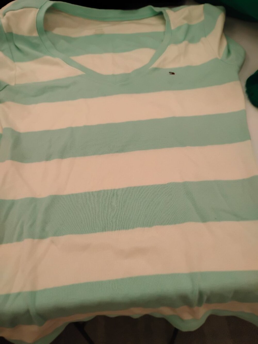 Tommy Hilfiger v neck